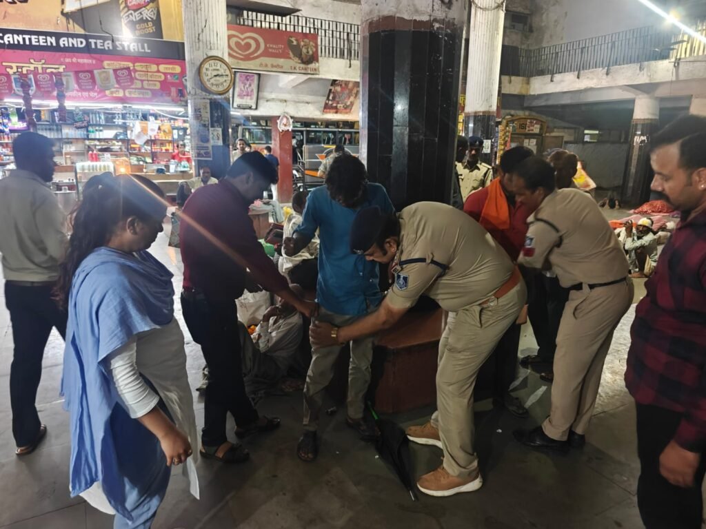 सावन माह एवं भगवान श्री महाकाल की सवारी को दृष्टिगत उज्जैन पुलिस की सघन चेकिंग मुहिम।